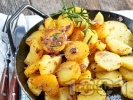 Рецепта Задушени картофи с чесън, зехтин и подправки